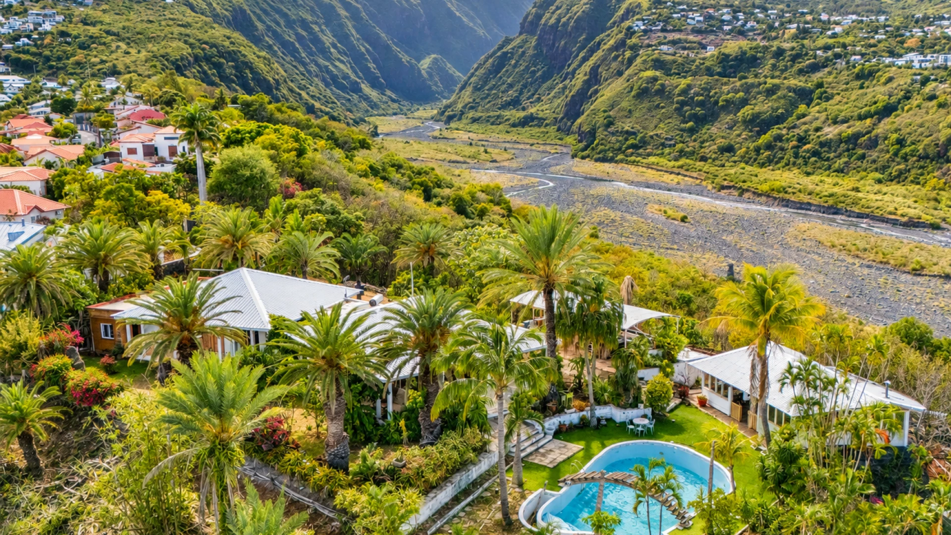 ENVIRONNEMENT ET VUE INCROYABLE MAISON DE 225 m2 A LA POSSESSION