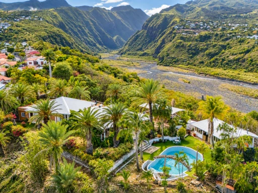 ENVIRONNEMENT ET VUE INCROYABLE MAISON DE 225 m2 A LA POSSESSION