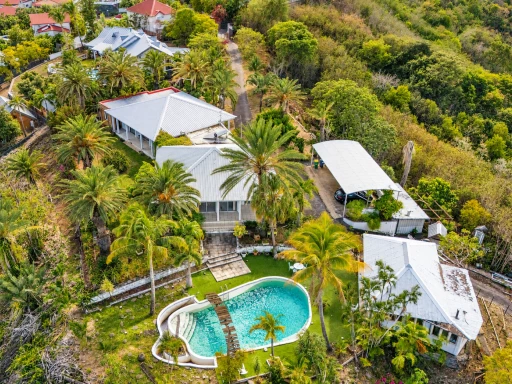 ENVIRONNEMENT ET VUE INCROYABLE MAISON DE 225 m2 A LA POSSESSION