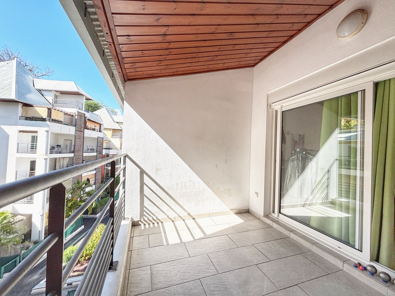 SAINT DENIS (REUNION) - STUDIO LOUÉ SPECIAL INVESTISSEURS