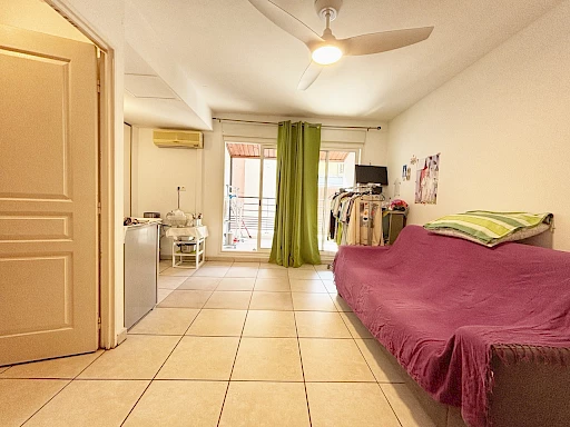 SAINT DENIS (REUNION) - STUDIO LOUÉ SPECIAL INVESTISSEURS