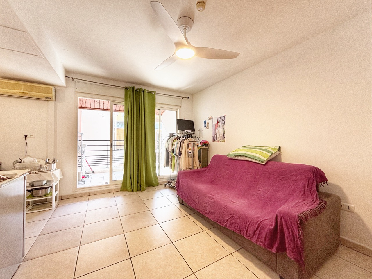 SAINT DENIS (REUNION) - STUDIO LOUÉ SPECIAL INVESTISSEURS
