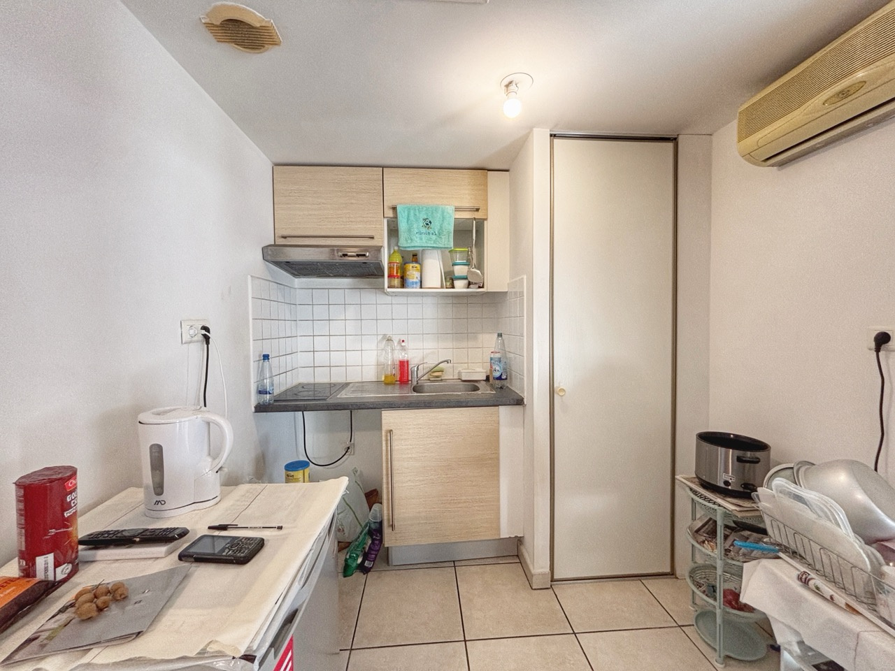 SAINT DENIS (REUNION) - STUDIO LOUÉ SPECIAL INVESTISSEURS
