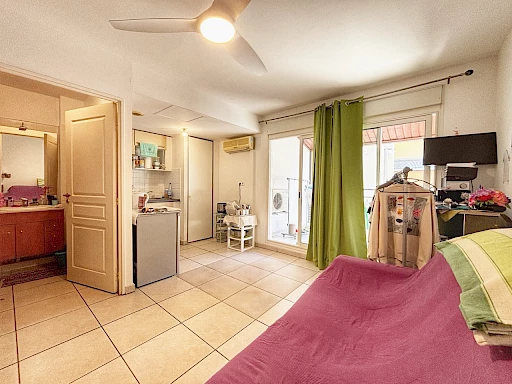 SAINT DENIS (REUNION) - STUDIO LOUÉ SPECIAL INVESTISSEURS