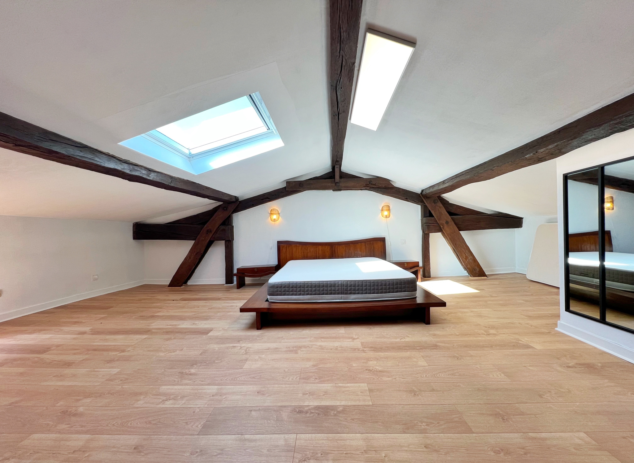 NIORT (HYPER CENTRE) - MAISON AVEC GARAGE